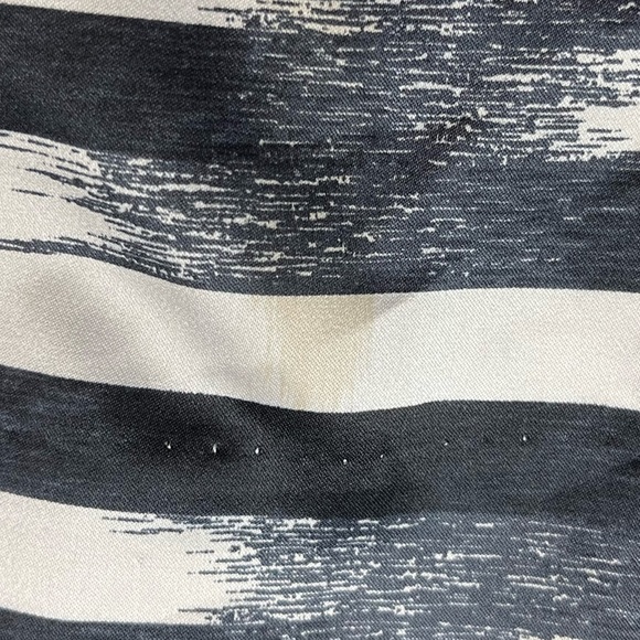 ⭐️ GAP A-line skirt- size 10- black grey stripe with small flaw - Picture 3 of 6